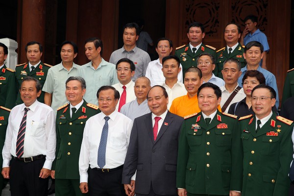 lanh dao tap doan dang huong tuong niem chu tich ho chi minh 1